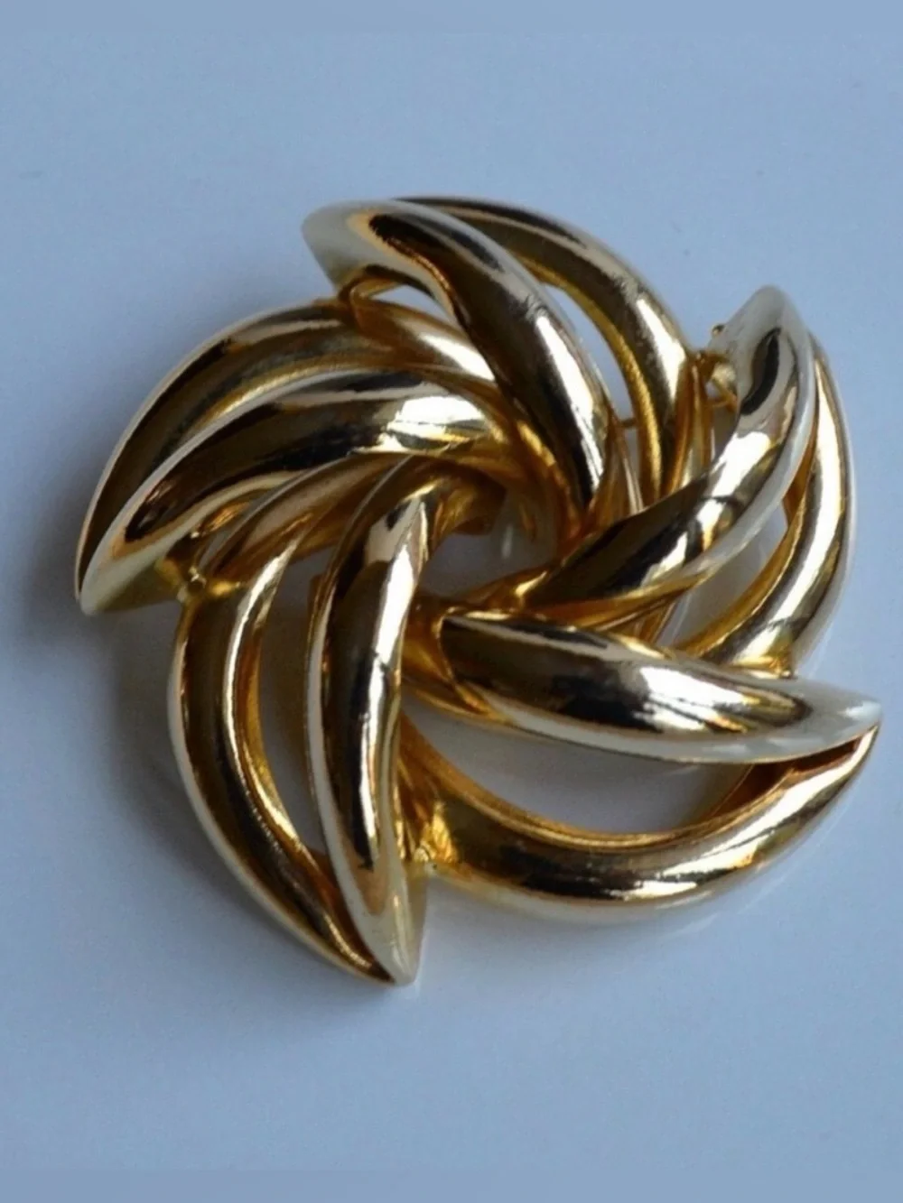 Vintage Gold Tone Abstract Geometric Swirl Brooch Pin 1